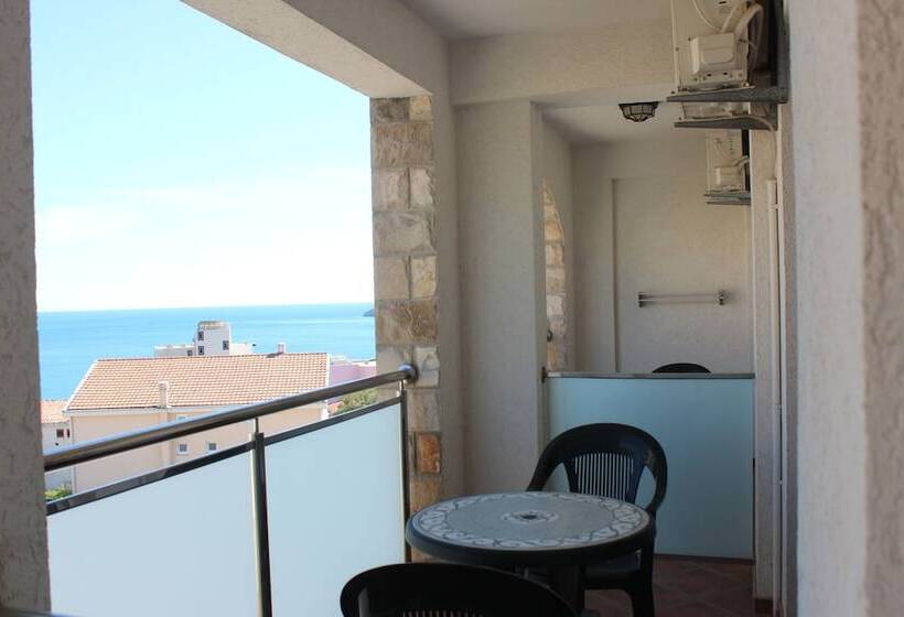 Mila & Aleksandr Apartments