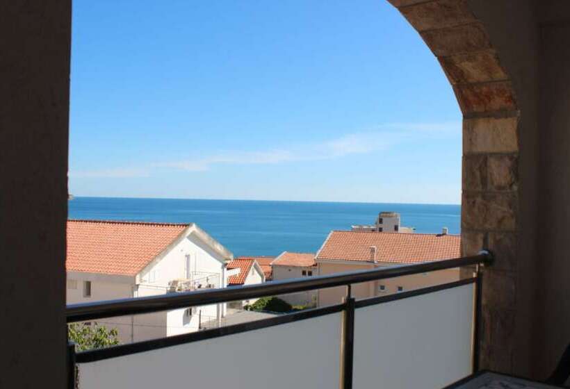 Mila & Aleksandr Apartments