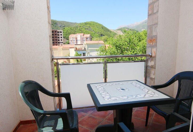 Mila & Aleksandr Apartments