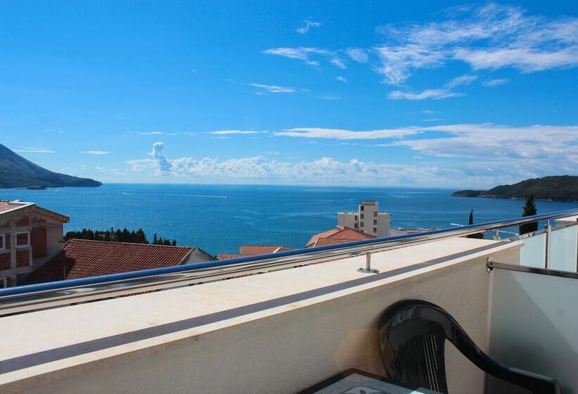 Mila & Aleksandr Apartments