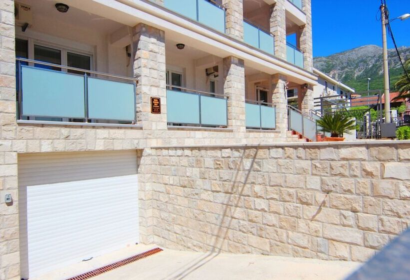 Mila & Aleksandr Apartments