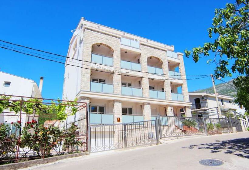 Mila & Aleksandr Apartments