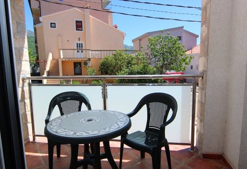 Mila & Aleksandr Apartments