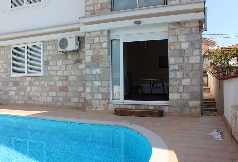 Mila & Aleksandr Apartments