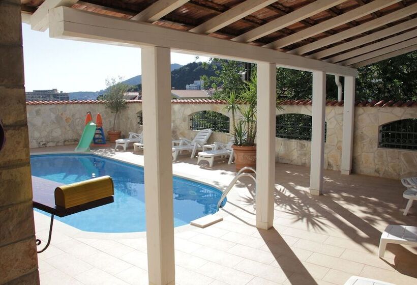 Mila & Aleksandr Apartments