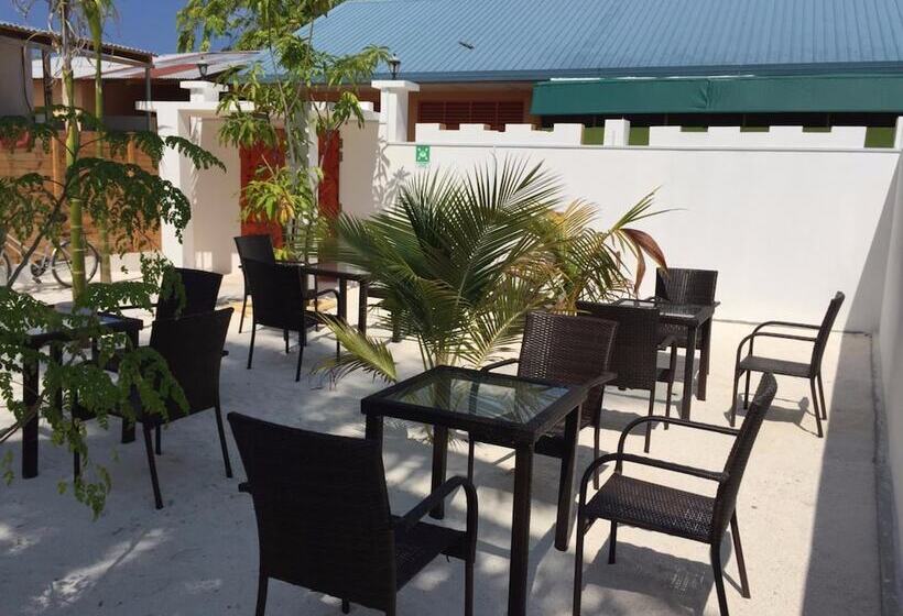 پانسیون Castle Inn