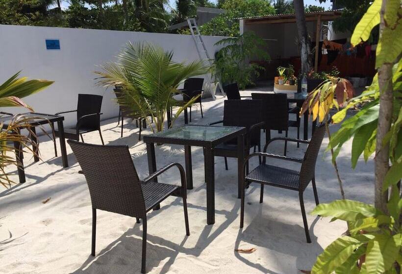 پانسیون Castle Inn