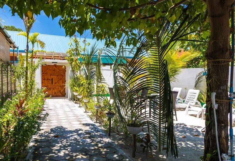 پانسیون Castle Inn