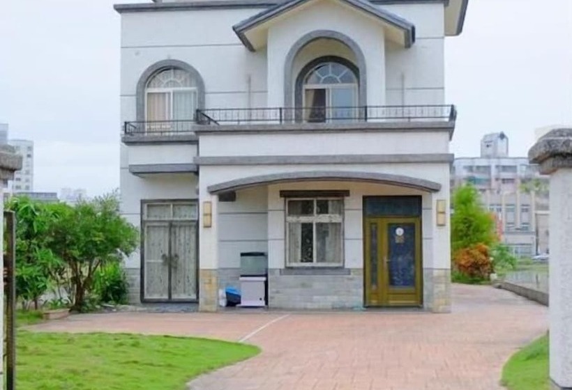 پانسیون Happy Castle