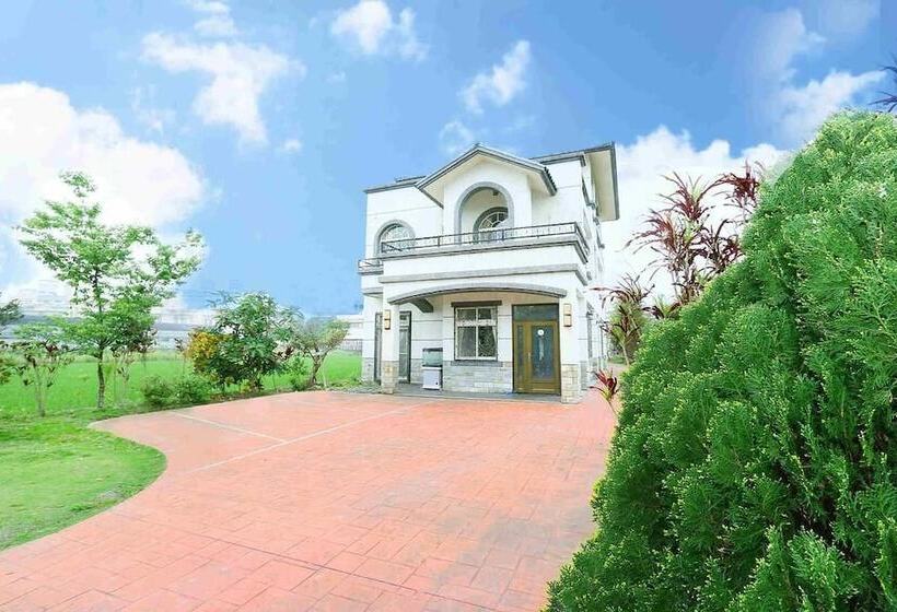 پانسیون Happy Castle