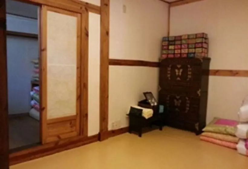 پانسیون Sarangchae Hanok Guesthouse