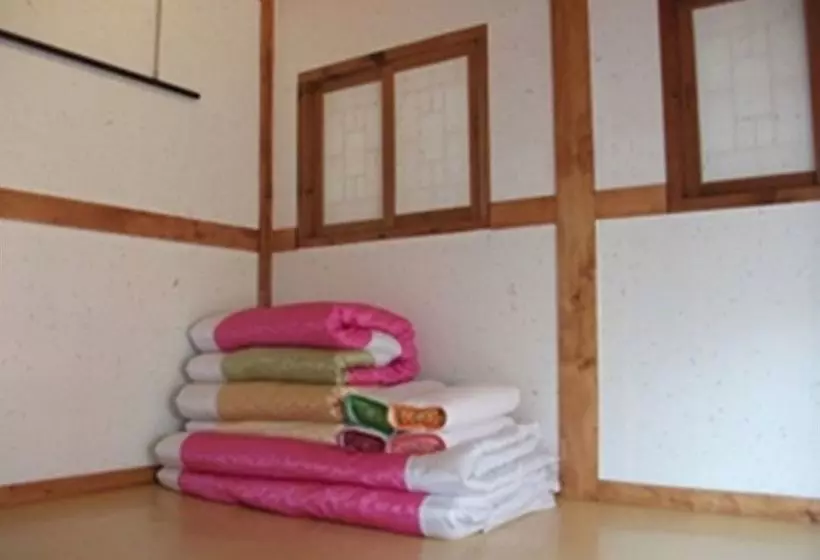 پانسیون Sarangchae Hanok Guesthouse