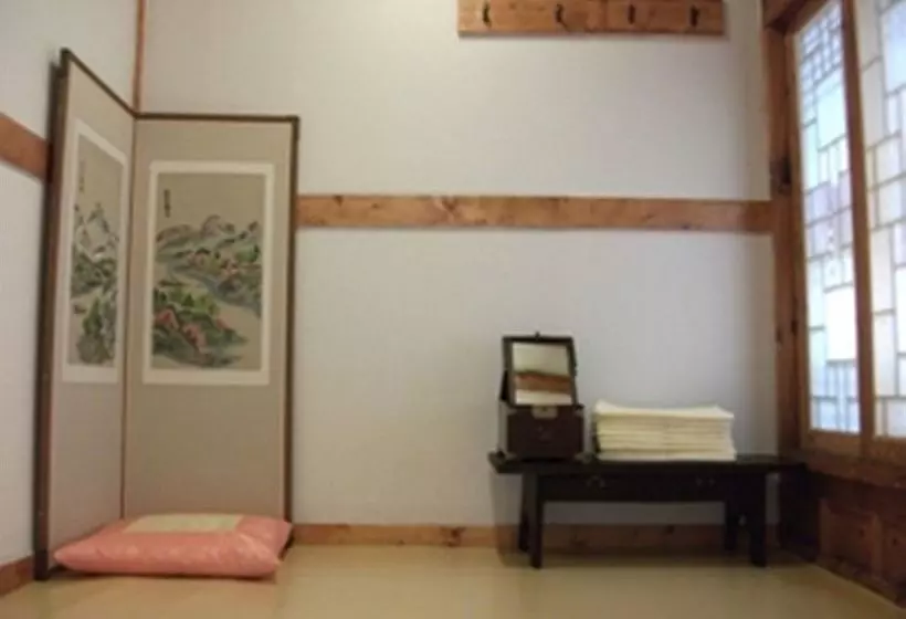 پانسیون Sarangchae Hanok Guesthouse