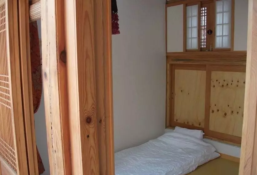 پانسیون Sarangchae Hanok Guesthouse