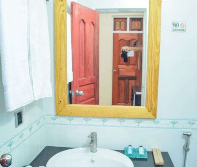 پانسیون Whale Shark Inn Maldives