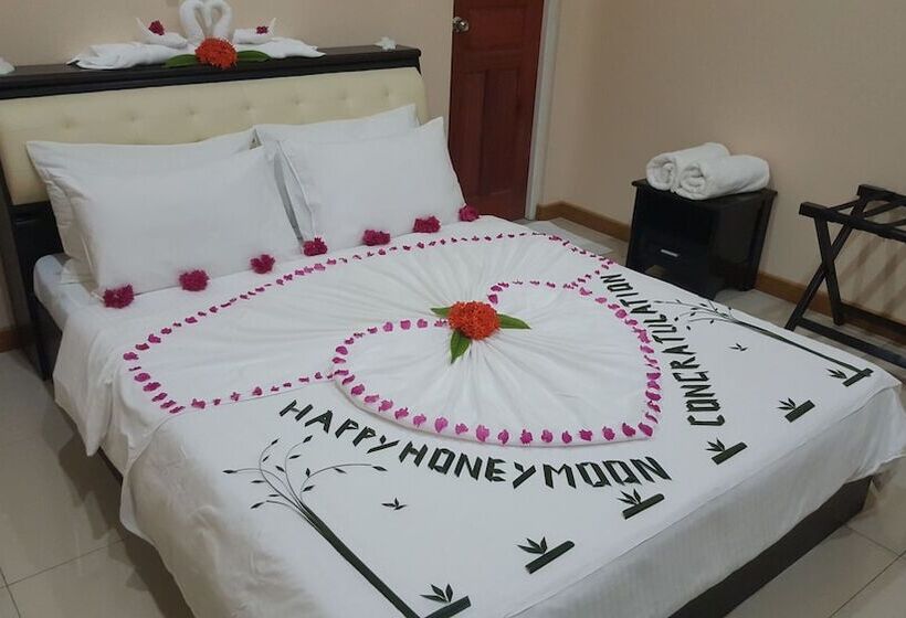 پانسیون Whale Shark Inn Maldives