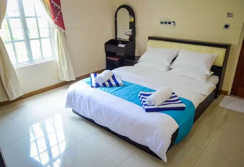 پانسیون Whale Shark Inn Maldives