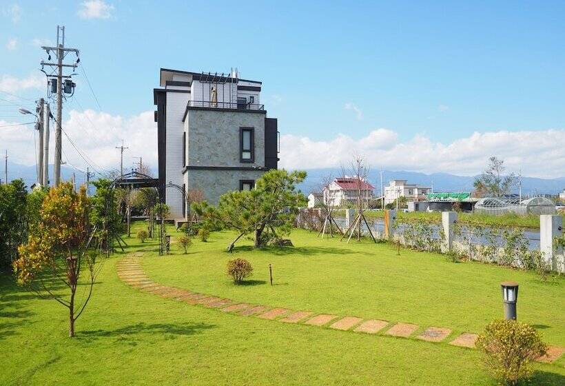 Sakura Bed And Breakfast