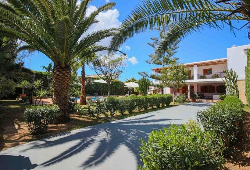 Villa Wicker By Eivillas