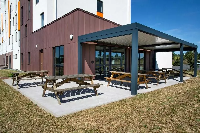 B&b Hotel Les Herbiers