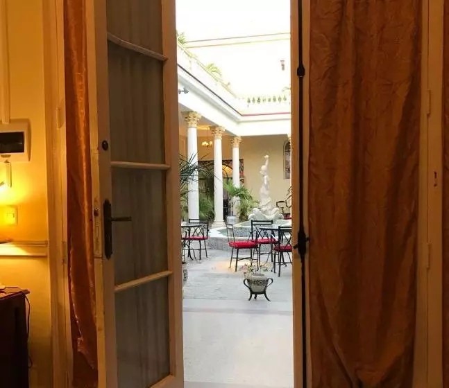 هتل E La Sevillana