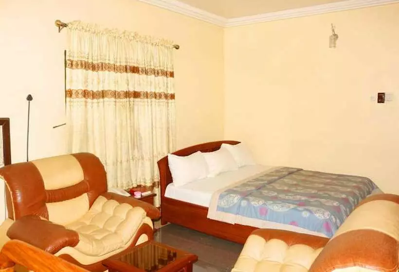Green Park Hotel And Suites