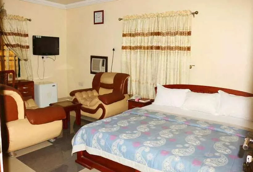 Green Park Hotel And Suites
