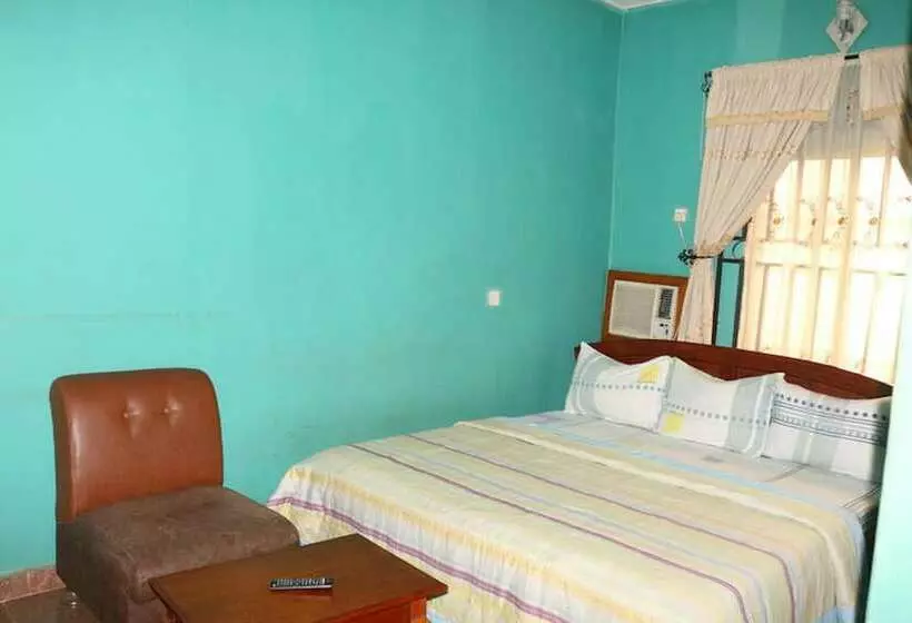 Green Park Hotel And Suites