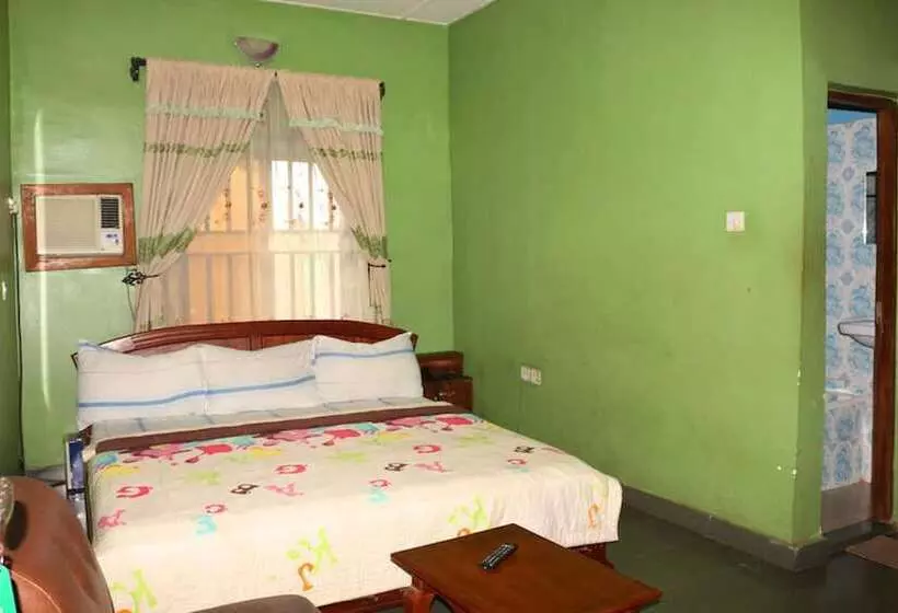 Green Park Hotel And Suites