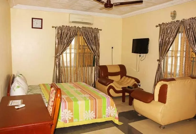Green Park Hotel And Suites