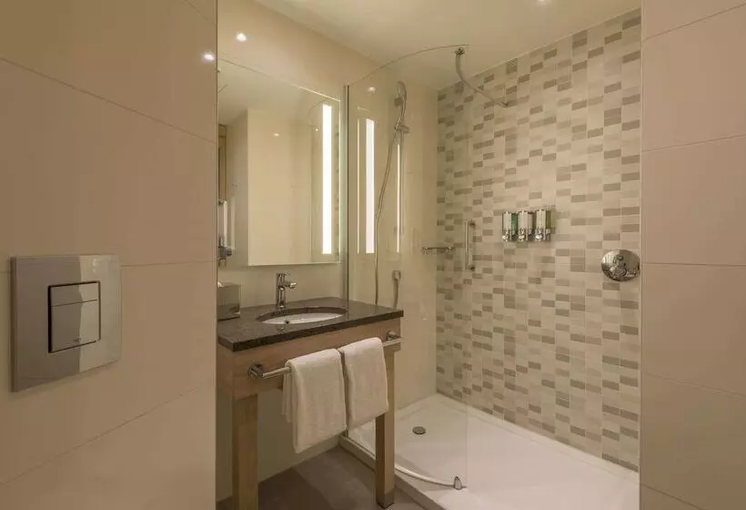 Hotelli Hampton By Hilton Frankfurt Airport