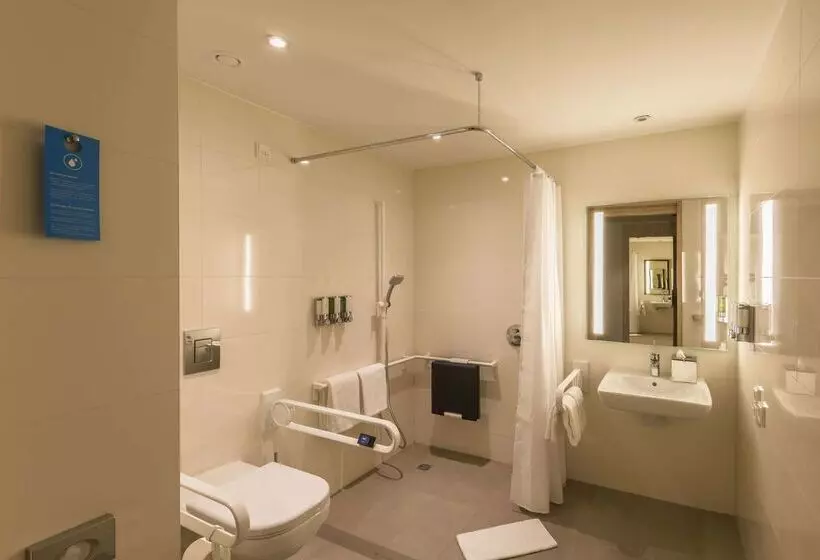 Hotelli Hampton By Hilton Frankfurt Airport