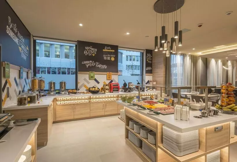 Hotelli Hampton By Hilton Frankfurt Airport