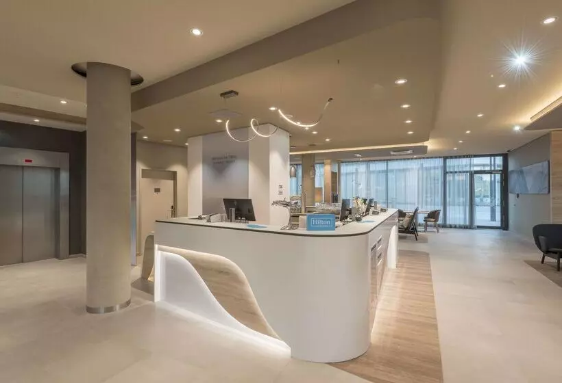 Hotelli Hampton By Hilton Frankfurt Airport