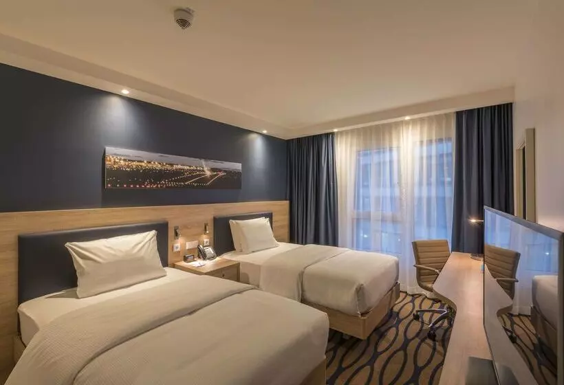 Hotelli Hampton By Hilton Frankfurt Airport