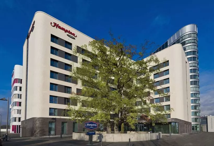 Hotelli Hampton By Hilton Frankfurt Airport
