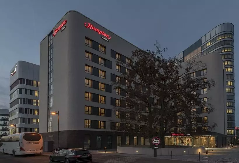 Hotelli Hampton By Hilton Frankfurt Airport