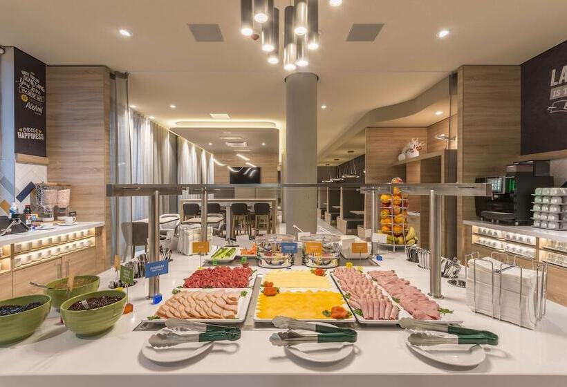 בית מלון כפרי Hampton By Hilton Frankfurt Airport