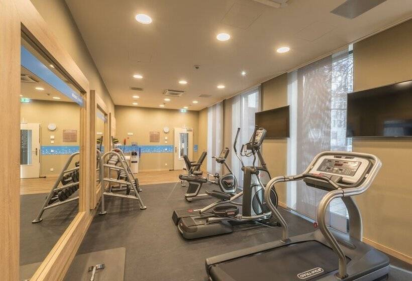 בית מלון כפרי Hampton By Hilton Frankfurt Airport