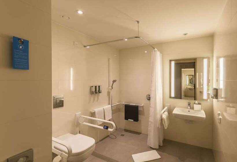 בית מלון כפרי Hampton By Hilton Frankfurt Airport