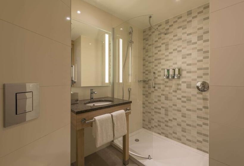 בית מלון כפרי Hampton By Hilton Frankfurt Airport