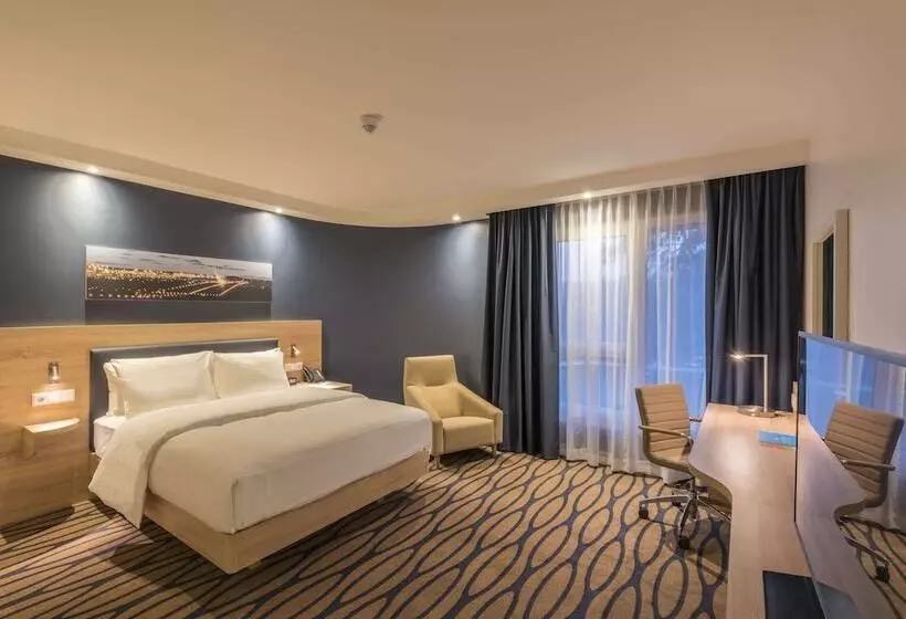 Hotelli Hampton By Hilton Frankfurt Airport