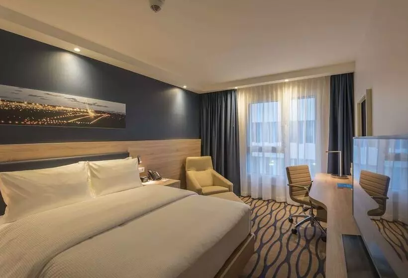 Hotelli Hampton By Hilton Frankfurt Airport