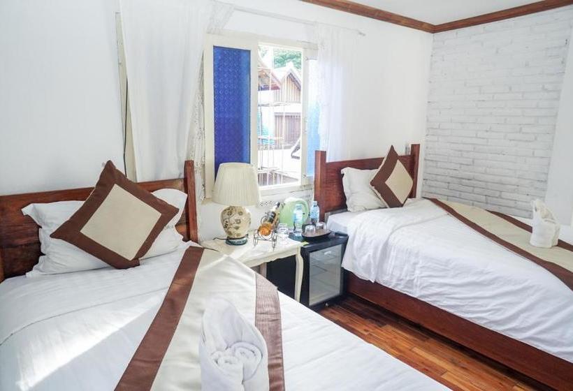 פנסיון Frangipani Guest House