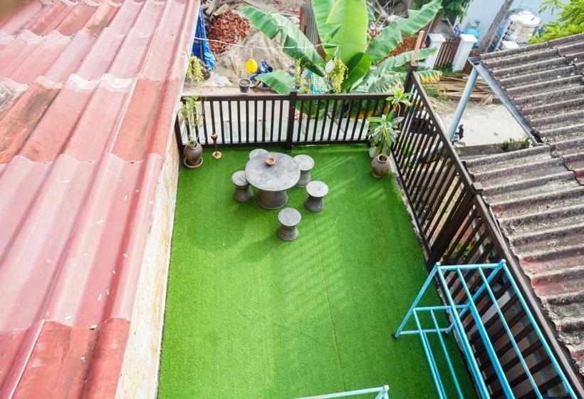 פנסיון Frangipani Guest House