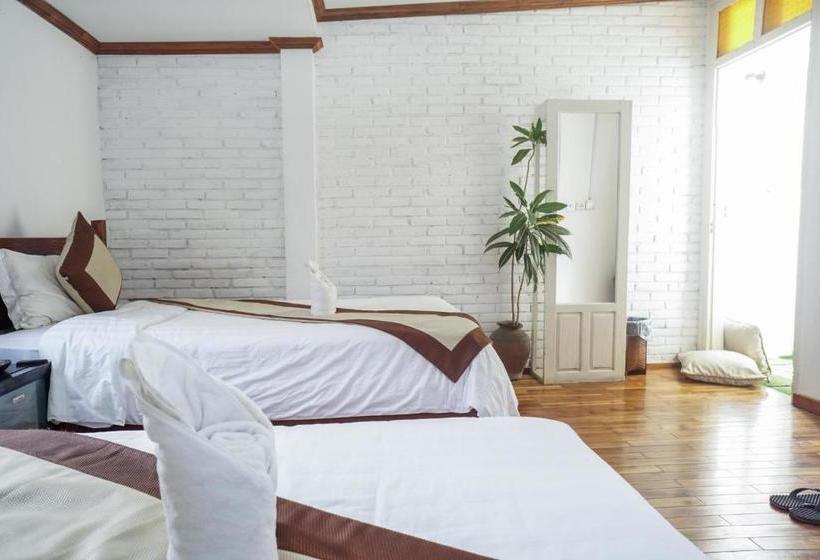 פנסיון Frangipani Guest House