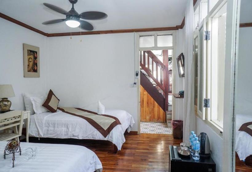 פנסיון Frangipani Guest House