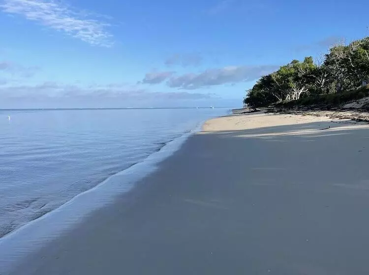 پانسیون Poé Côté Lagon Beach Bungalows