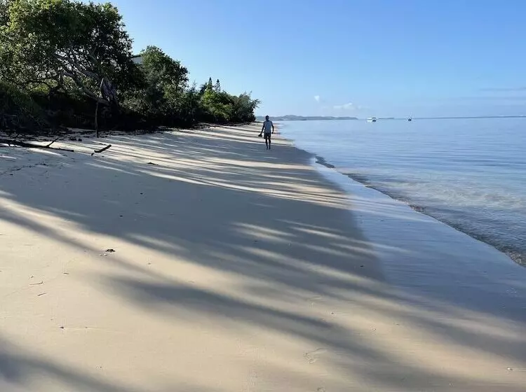پانسیون Poé Côté Lagon Beach Bungalows