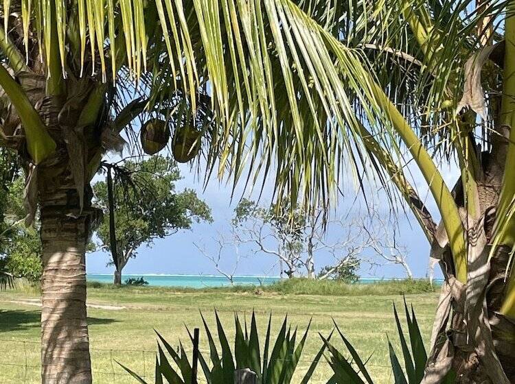 Pensão Poé Côté Lagon Beach Bungalows